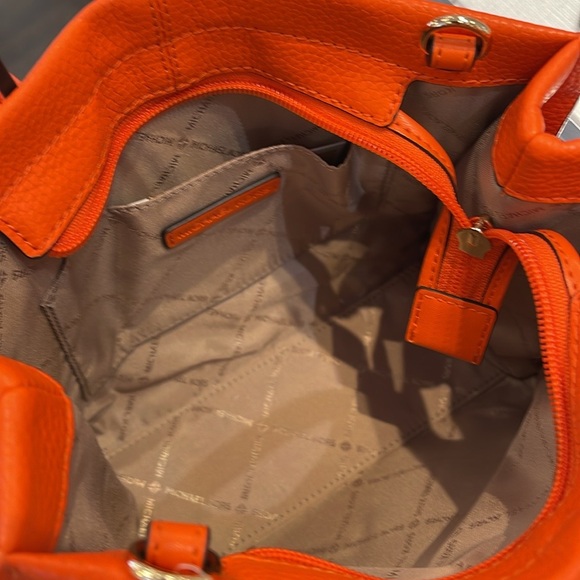 MICHAEL KORS
Mirella Small Pebbled Leather Crossbody Bag Tote 
Poppy 
NWT - Picture 11 of 16